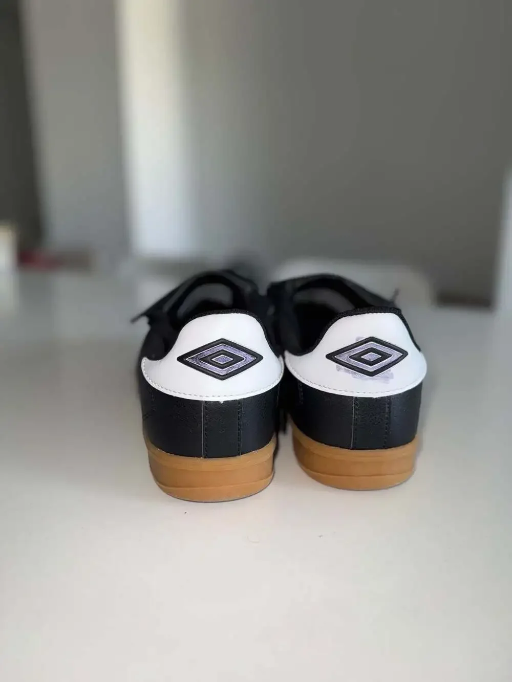 Umbro Sala II Indoor Soccer Futsal Shoes Black Gum Sole - Picture 3 of 13